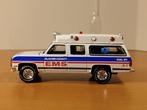 Greenlight 1:64 - Modelbus - Chevrolet Suburban Ambulance, Nieuw
