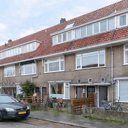 Eengezinswoning met Balkon en 2 Slaapkamers, Huizen en Kamers, Kamers te huur, 50 m² of meer, Leeuwarden