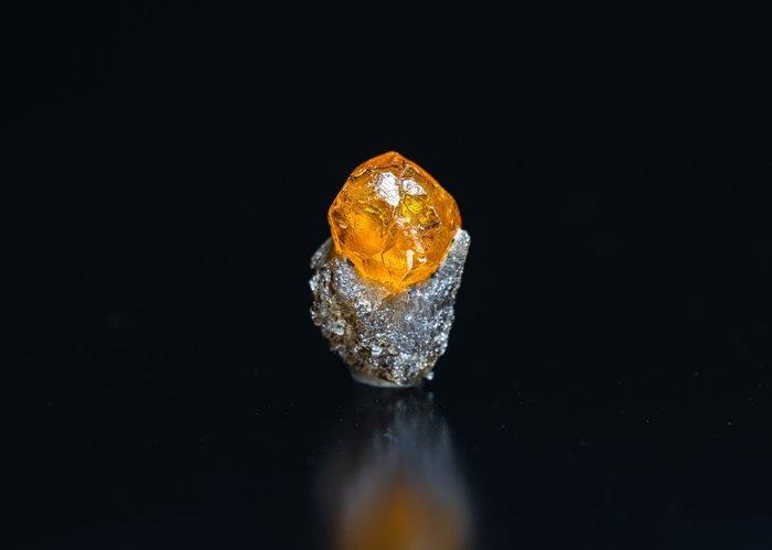 Uitzonderlijk Spessartiet Grenaat Kristal 2,42 karaat -, Verzamelen, Mineralen en Fossielen