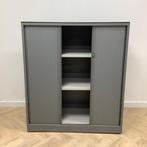 Tweedehands Ahrend roldeurkast vv 2 legbord en sleutel, Huis en Inrichting, Kasten | Roldeurkasten en Archiefkasten, Ophalen of Verzenden