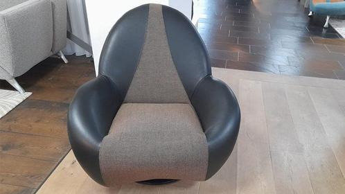 Leolux Posada Draaifauteuil zwart/bruin, Huis en Inrichting, Fauteuils, 75 tot 100 cm, Zo goed als nieuw, 75 tot 100 cm, Stof