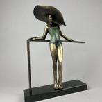J. Zak (XX-XXI) - On the holiday - bronze, Antiek en Kunst
