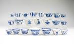 Een verzameling van Chinese blauw wit porseleinen kopjes, Ophalen