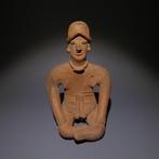 Colima, Westkust Mexico Terracotta Zittend figuur. 11,5 cm