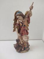 Snijwerk, farbige Heiligenfigur Hl. Michael Erzengel besiegt, Antiek en Kunst