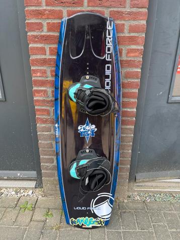 Liquid force trip 134 cm met dichte binding maat 35-37 klein beschikbaar voor biedingen