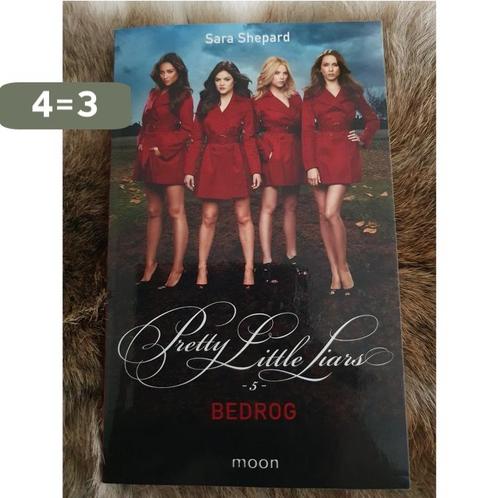 Pretty Little Liars 5 Bedrog- Sara Shepard 9789048858316, Boeken, Overige Boeken, Gelezen, Verzenden