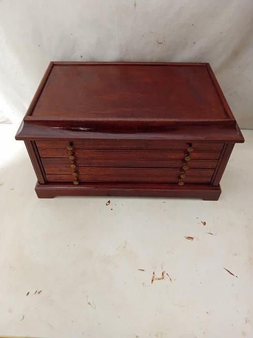 Vitrinekast - Hout, Messing, Antiek en Kunst, Curiosa en Brocante