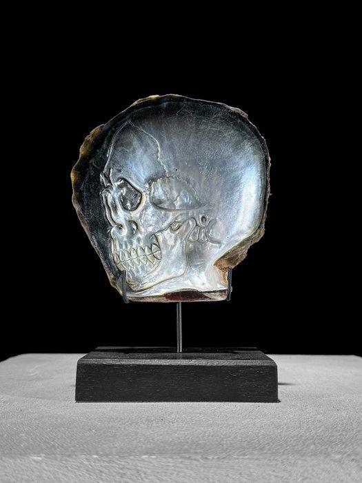 Intricaat gesneden parelmoer schelp - menselijk, Antiek en Kunst, Curiosa en Brocante