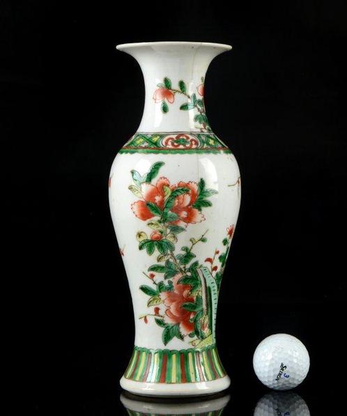 Chinese famille verte Vogel, pruim en bloemen balustervaas, Antiek en Kunst, Antiek | Overige Antiek