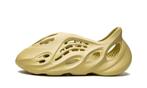 Yeezy Foam RNNR Sulfur, Nieuw