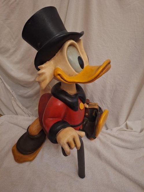 Mooi beeld van Dagobert Duck met geld koffer 52 cm - 1, Verzamelen, Disney