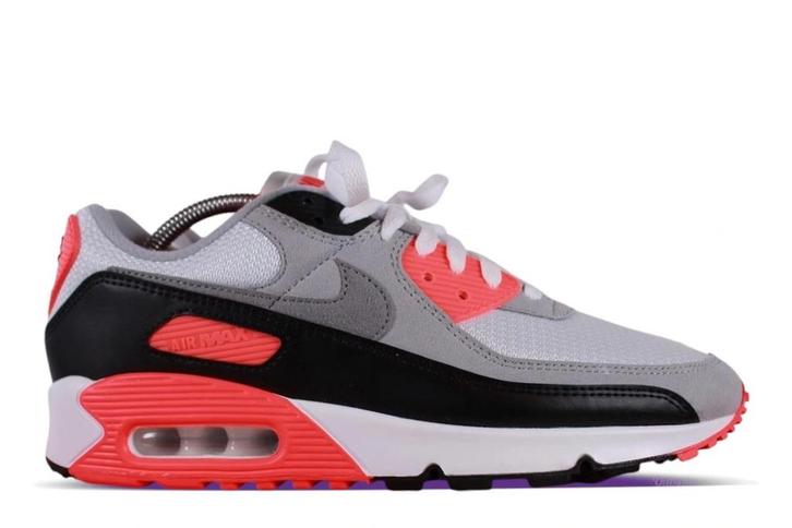 Nike Air Max 90 Infrared (2020) • 45.5, Kleding | Heren, Schoenen, Sneakers of Gympen, Ophalen of Verzenden