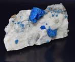 Prachtige unieke vorm LAZURIET Kristallen op matrix -, Verzamelen, Mineralen en Fossielen