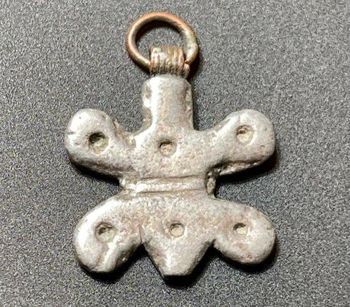 Oud-Romeins Zilver Mooi gestileerde amulethanger met kikker,, Sieraden, Tassen en Uiterlijk, Antieke sieraden
