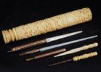 naaldenkoker met inhoud - Been, Goud, metaal - China - 19e -