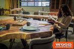 unieke stoere robuuste houten tafels unieke showroom 3000 m2, Huis en Inrichting, 200 cm of meer, Nieuw, Eikenhout, 100 tot 150 cm