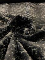 Spectaculair snit van zeer zachte dierenprint bont gemaakt