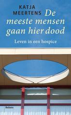 9789460032394 De meeste mensen gaan hier dood | Tweedehands, Verzenden, Zo goed als nieuw, Katja Meertens