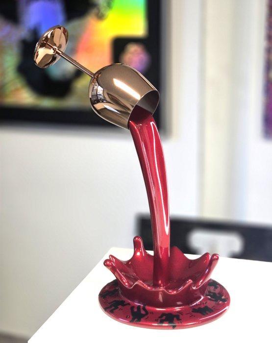 Patryk Konrad - Wine pour frozen frame sculpture - Keith, Antiek en Kunst, Kunst | Designobjecten