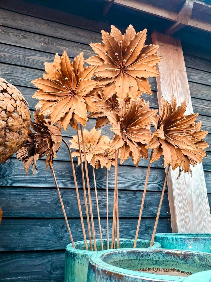 De mooiste grote roestbloemen bij the old way., Tuin en Terras, Tuinwanddecoratie, Nieuw
