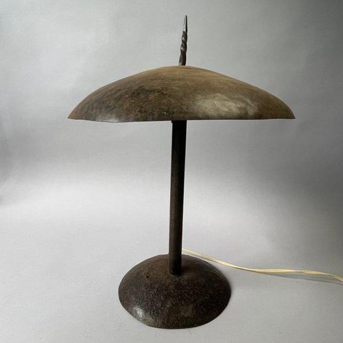 Tafellamp - Arts &amp; Craft - Grote gehamerd ijzeren tafellamp, Antiek en Kunst, Kunst | Designobjecten
