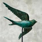 sculptuur, NO RESERVE PRICE - Swallow Fly Away on Stand - 18