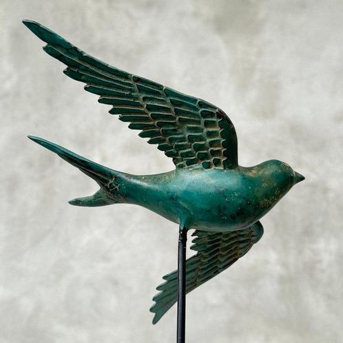sculptuur, NO RESERVE PRICE - Swallow Fly Away on Stand - 18, Antiek en Kunst, Kunst | Designobjecten