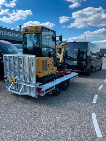 Master L3H2 170 pk + Caterpillar 301.6 + Machinetransporter beschikbaar voor biedingen