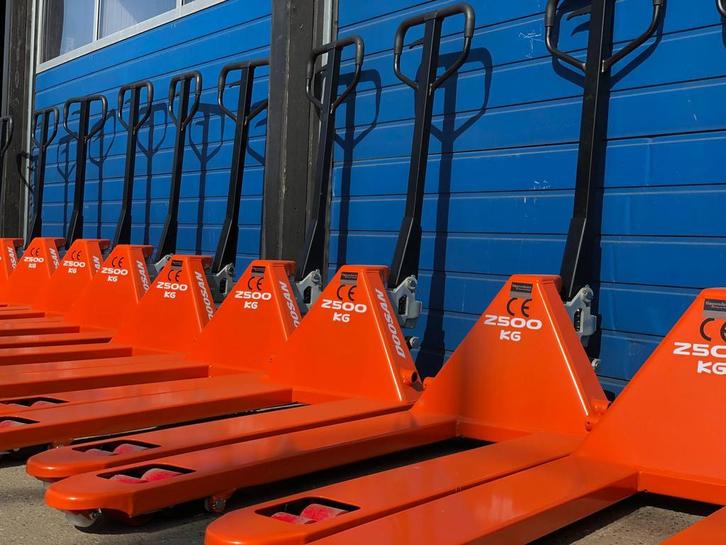 Doosan 2500kg pompwagen / palletwagen nieuw!, Zakelijke goederen, Machines en Bouw | Heftrucks en Intern transport, Palletwagen