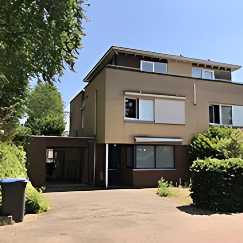 Huurwoning met 3 slaapkamers en balkon in Hatertse Hei, Huizen en Kamers, Kamers te huur, 50 m² of meer, Nijmegen