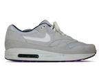 Nike Air Max 1 iD Grey • 47, Kleding | Heren, Schoenen, Ophalen of Verzenden, Nieuw, Nike, Sneakers of Gympen