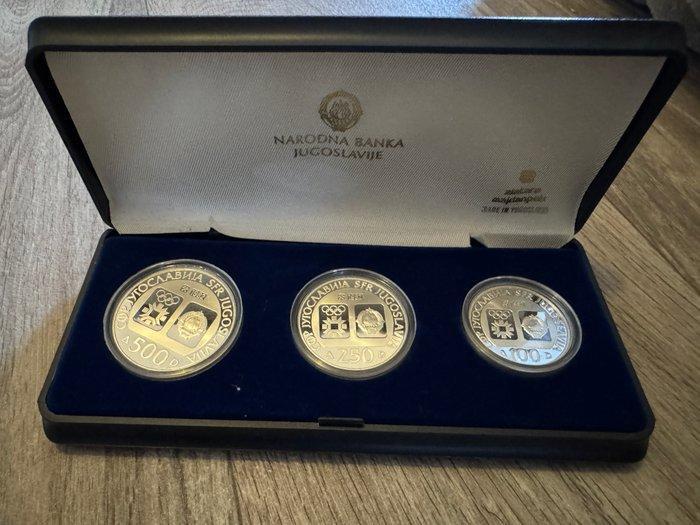 Joegoslavië. Set of 3 coins: 100, 250, 500 Dinara 1982 /, Postzegels en Munten, Munten | Europa | Niet-Euromunten