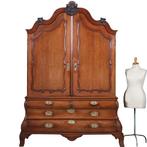 Dubbel gebogen kabinet in prachtige oude kleur 18e eeuws No;, Ophalen of Verzenden