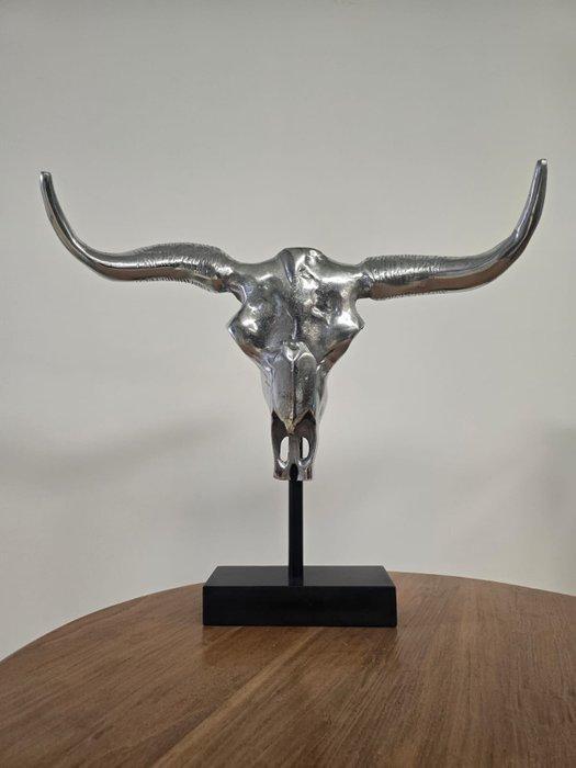 Beeldje, Long Horn Skull on Stand - 55 cm - Aluminium, Antiek en Kunst, Curiosa en Brocante