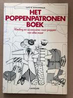 Het Poppenpatronenboek - Kleding en accessoires voor poppen, Verzamelen, Poppenhuizen en Toebehoren, Ophalen of Verzenden, Zo goed als nieuw