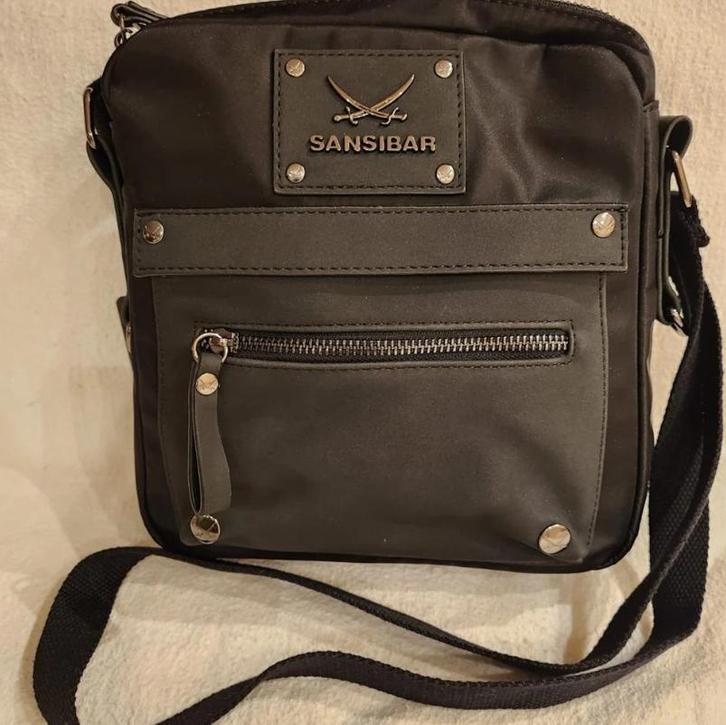 Sansibar Crossbody SB-2705-mooie stoere zwarte tas ., Sieraden, Tassen en Uiterlijk, Tassen | Damestassen, Verzenden