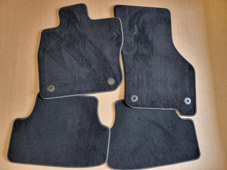 Mattenset VW Golf 8 voetmatten Origineel Nieuw, Auto-onderdelen, Overige Auto-onderdelen, Nieuw, Volkswagen, Verzenden