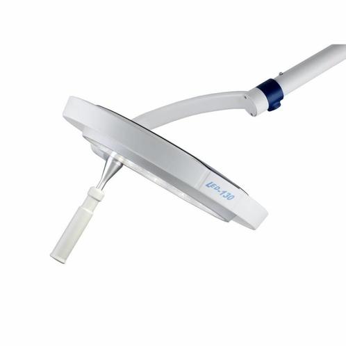 Mach LED 130 onderzoekslampen met 4-voets SWING statief, Zakelijke goederen, Kantoor en Winkelinrichting | Kantoormeubilair en Inrichting