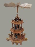 Kerstbeeldje - Draaiende kerstpiramide, 3 verdiepingen - 47