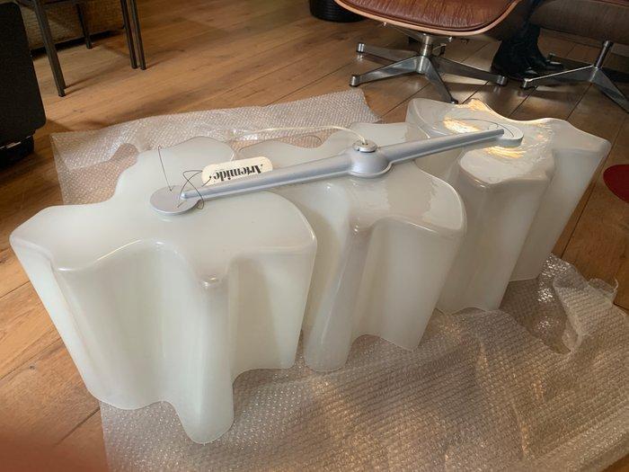 Artemide - Michele De Lucchi - Lamp - Opaline glas, Antiek en Kunst, Antiek | Lampen