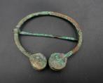 Viking period: beautiful twisted bronze Viking penannular, Antiek en Kunst