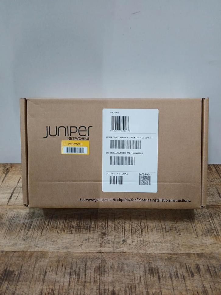 Juniper QFX-QSFP-DACBO-3M, nieuw in verpakking, Zakelijke goederen, Kantoor en Winkelinrichting | Kantoormeubilair en Inrichting