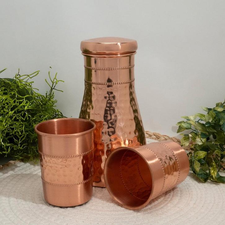 Puur koperen set van karaf gehamerd ± 950 ml met 2 rechte, Huis en Inrichting, Keuken | Servies, Ophalen of Verzenden