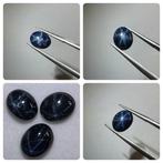 Set van 3 blauwe ster-saffieren cabochons. 7,50 karaat. Geen