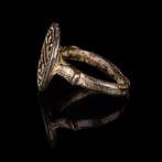 Middeleeuws Bronzen ring met magische inscriptie (Zonder