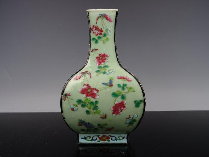 Vaas - Porselein - China - Qing Dynastie (1644-1911) -, Antiek en Kunst, Antiek | Overige Antiek