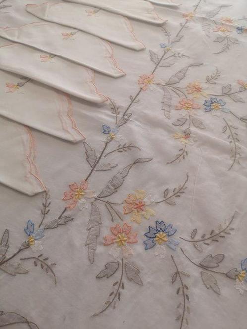 Tafelkleed - 255 cm - 160 cm - Geborduurde tafellaken, Antiek en Kunst, Antiek | Kleden en Textiel