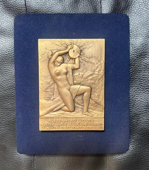 Italië. rare commemorative bronze plaque dedicated to, Postzegels en Munten, Munten en Bankbiljetten | Toebehoren