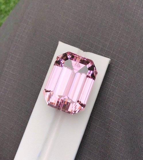Zonder Minimumprijs Kunziet - 173.43 ct - nternational, Sieraden, Tassen en Uiterlijk, Edelstenen